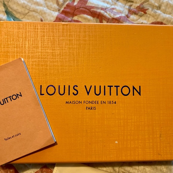 Louis Vuitton Cosmetic Bag GM - Picture 11 of 16